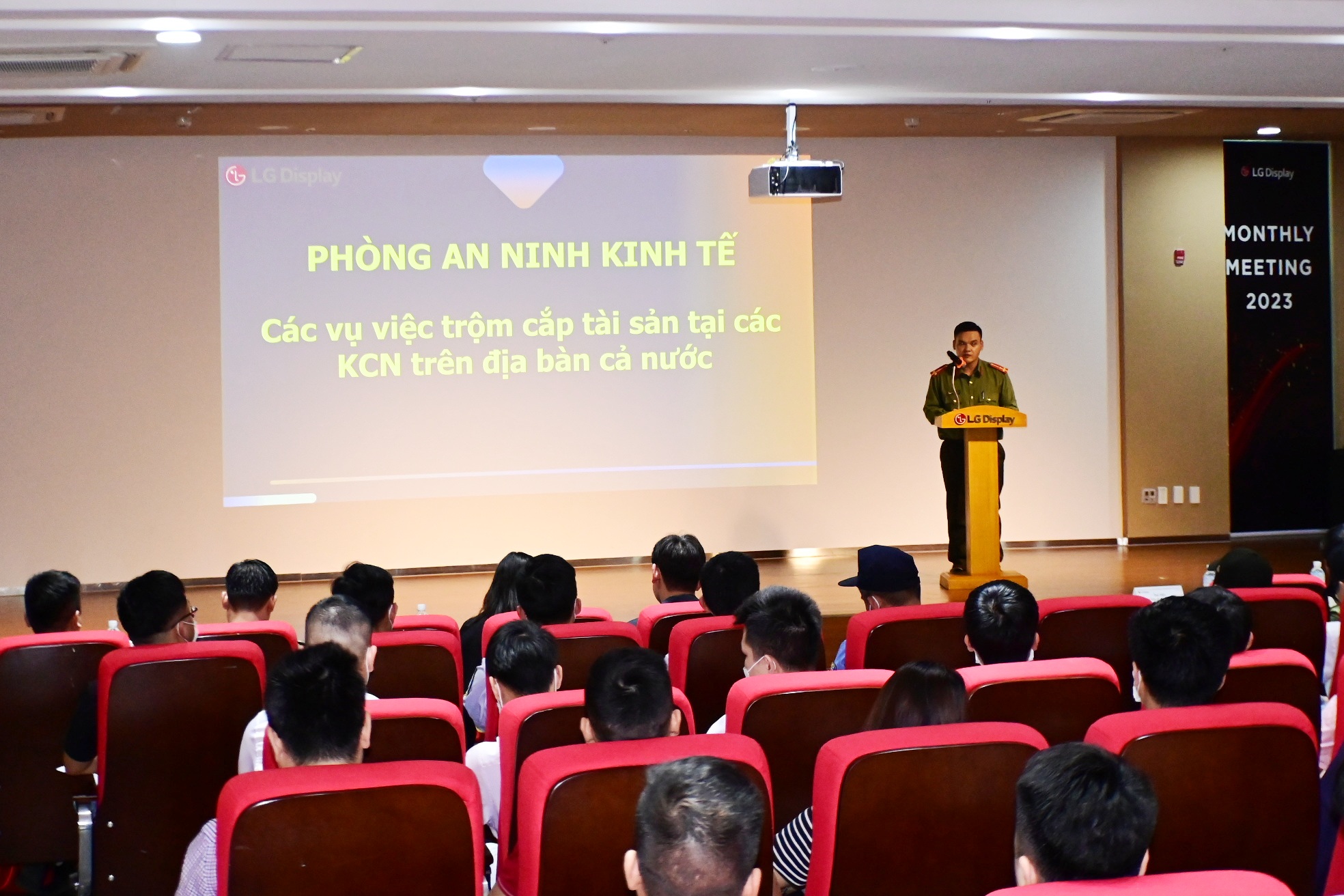 Phòng An ninh Kinh tế CATP Hải Phòng tổ chức buổi tuyên truyền pháp luật tại Công ty TNHH LG Display Việt Nam Hải Phòng (lần 2)